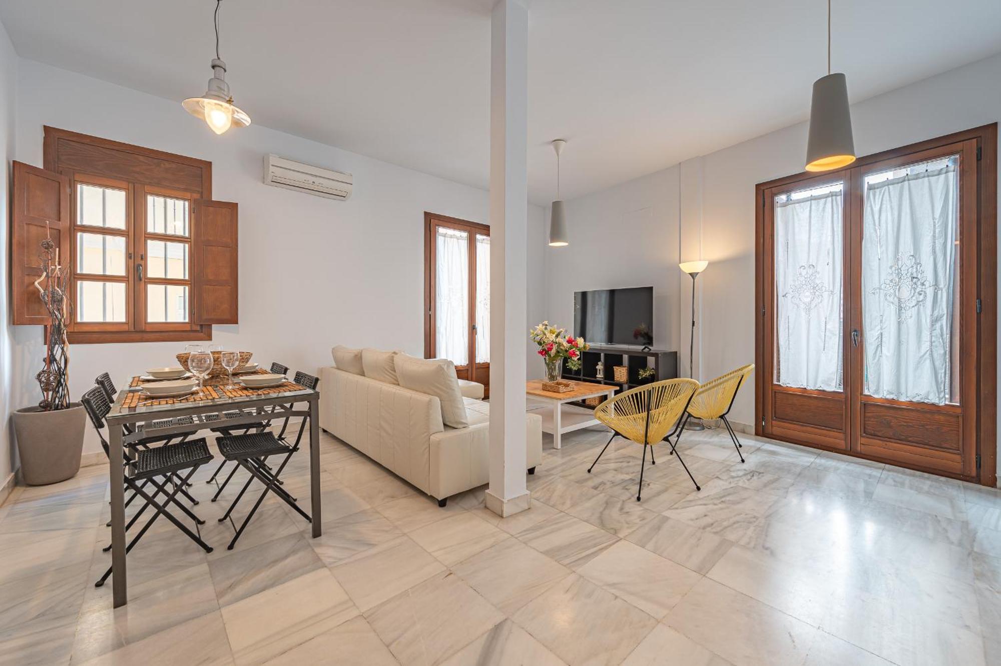 Dona Elvira Carreteria Apartment Malaga Luaran gambar