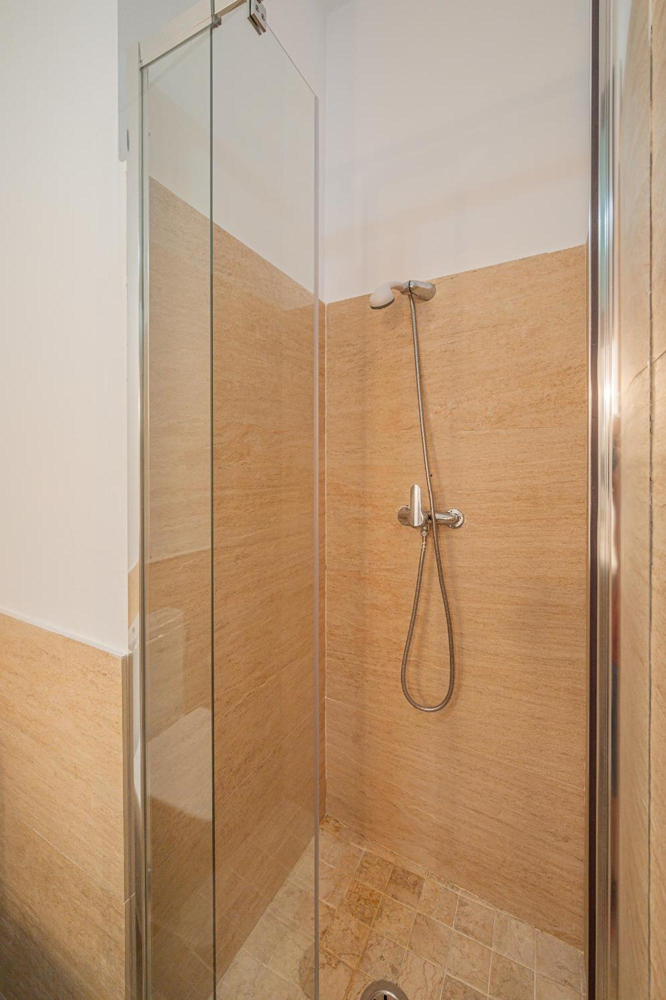 Dona Elvira Carreteria Apartment Malaga Luaran gambar