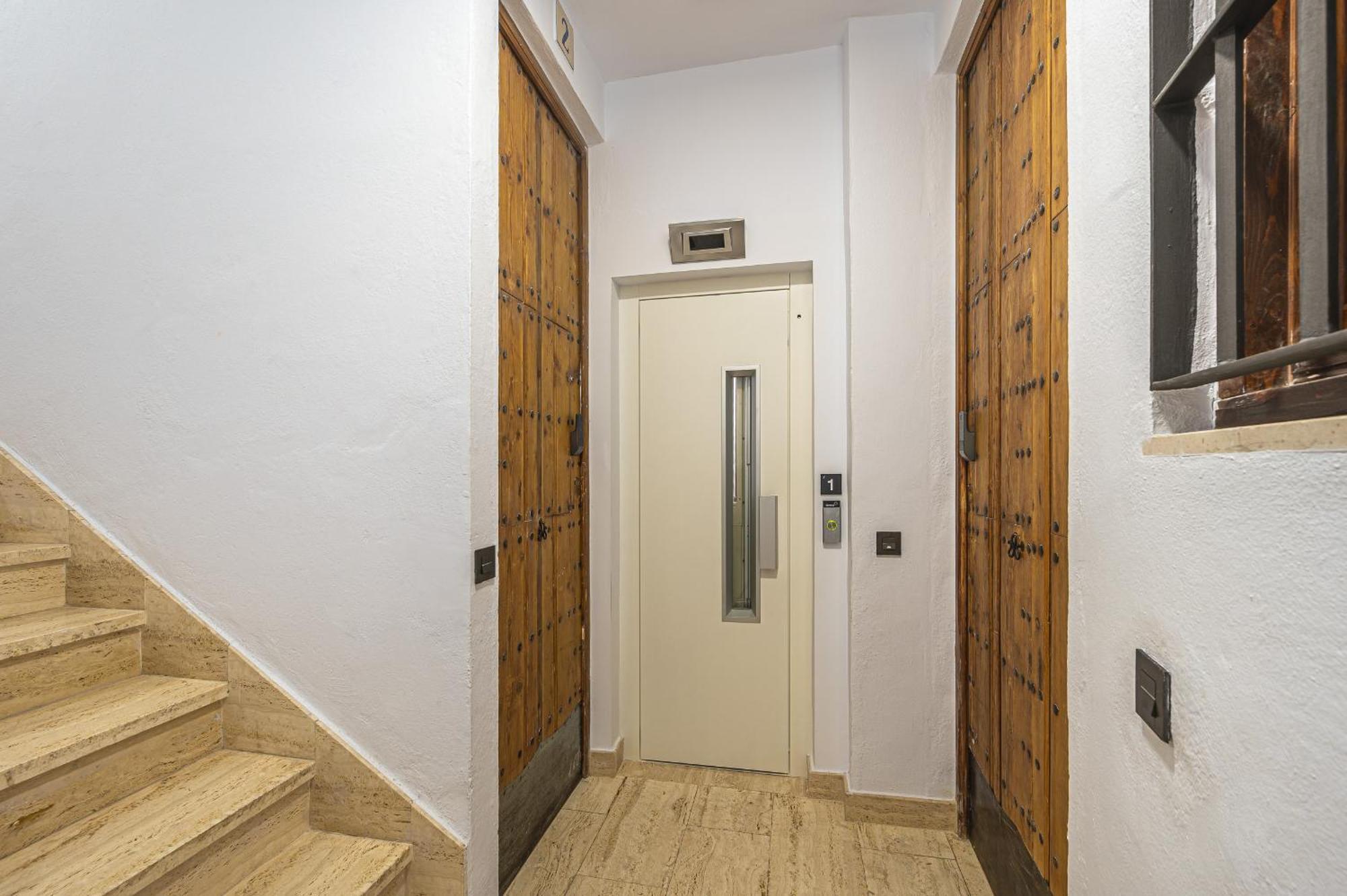 Dona Elvira Carreteria Apartment Malaga Luaran gambar